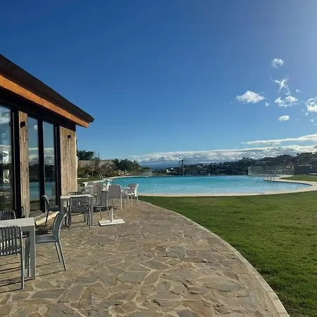 Lovely Two Bedroom With Panoramic Sea Views דירה *