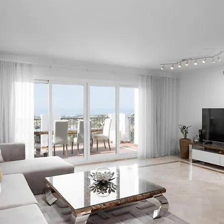 Lovely Two Bedroom With Panoramic Sea Views Lejlighed *