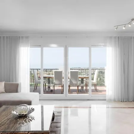 Lovely Two Bedroom With Panoramic Sea Views Apartamento