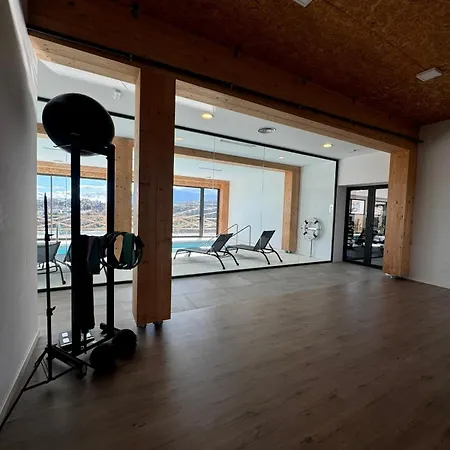 Lovely Two Bedroom With Panoramic Sea Views
