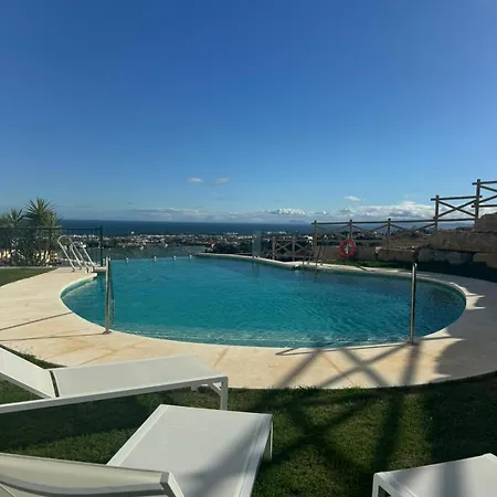 Lovely Two Bedroom With Panoramic Sea Views *