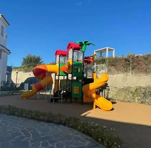 Appartement Lovely Two Bedroom With Panoramic Sea Views