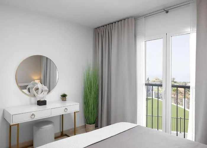 Apartment Lovely Two Bedroom With Panoramic Sea Views