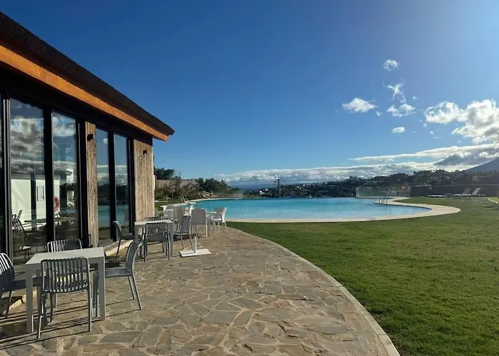 Lovely Two Bedroom With Panoramic Sea Views Apartment *