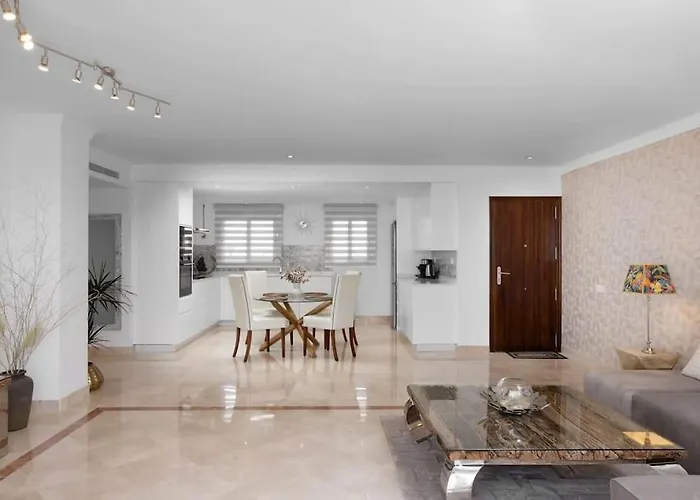 Lovely Two Bedroom With Panoramic Sea Views Estepona