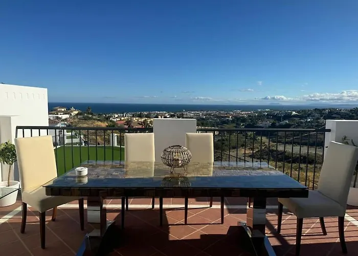 Lovely Two Bedroom With Panoramic Sea Views