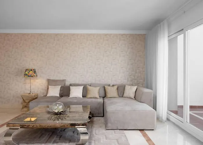 Lovely Two Bedroom With Panoramic Sea Views Appartement