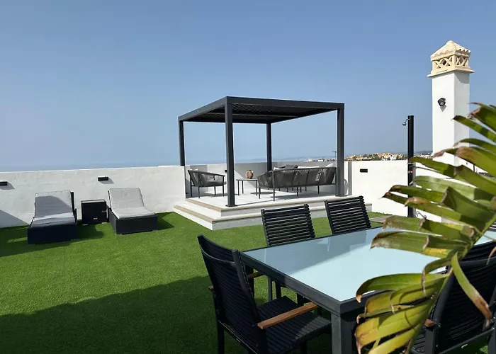 Appartement Lovely Two Bedroom With Panoramic Sea Views