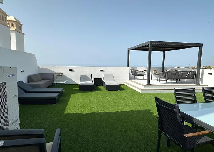 Apartment Lovely Two Bedroom With Panoramic Sea Views