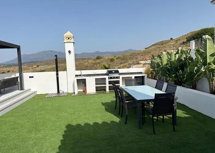 Lovely Two Bedroom With Panoramic Sea Views Appartement