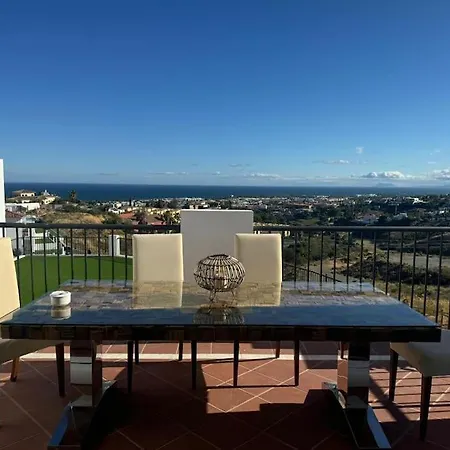 Lovely Two Bedroom With Panoramic Sea Views